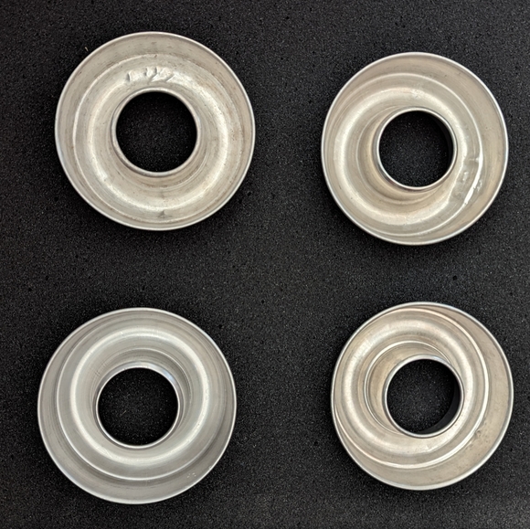 4 Vintage Small Donut Muffin Cakes Pan Jello Or Mini Meatloaf Molds or Wreath - Picture 1 of 4